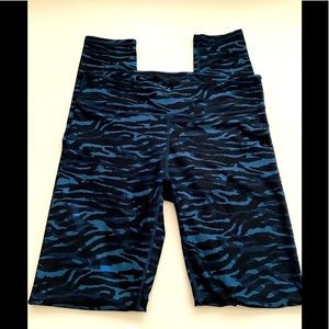 Fabletics  Blue leopard Leggings Size M